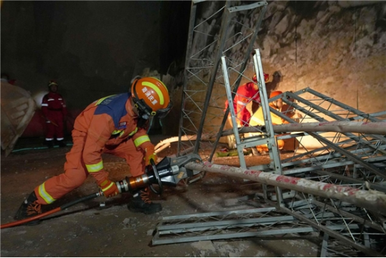 03  渝萬高鐵隧道火災及坍塌事故 綜合應急演練在站前8標成功舉行631.png